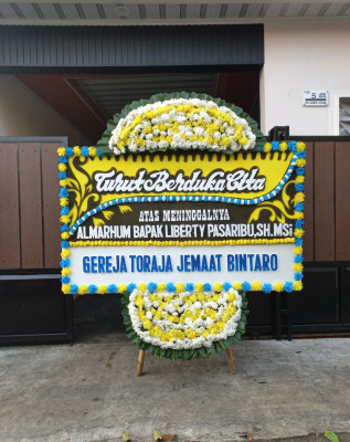 Papan Bunga Duka di Sipinggolpinggol